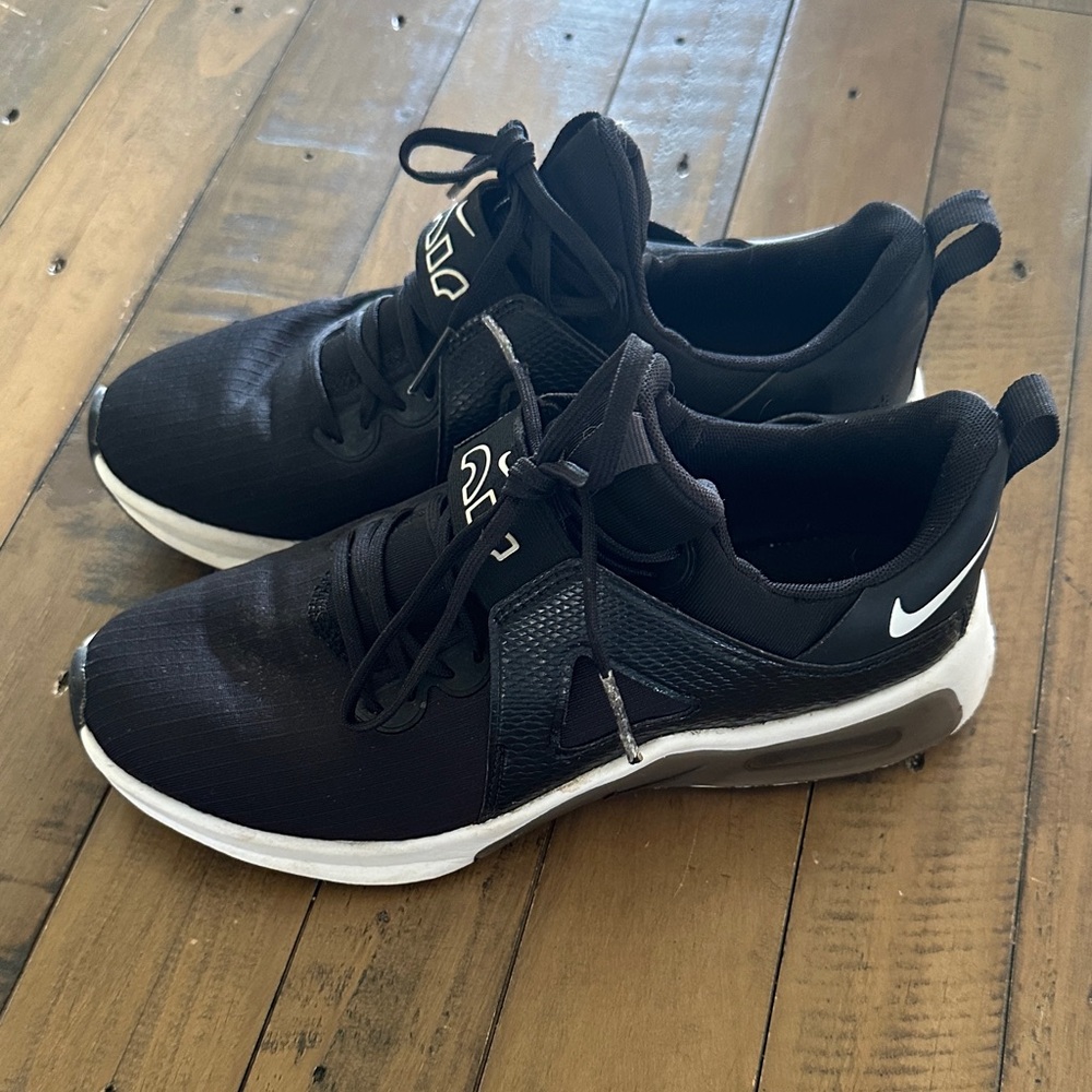 Nike air Women's  Black and White Sneakers